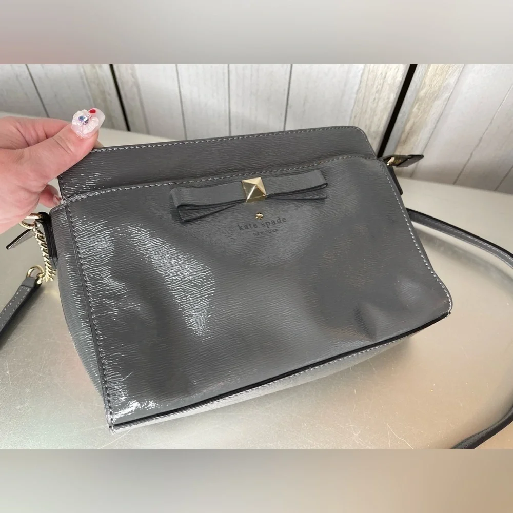 Kate Spade Hancock Park Angelica Doe Patent Leather Crossbody Purse Bag Gray